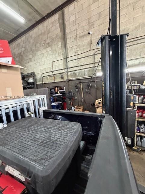 Established Tire/mechanic Shop Property Photo 8