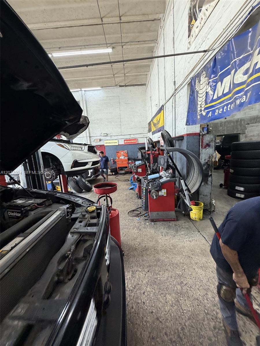 Established Tire/mechanic Shop Property Photo 15
