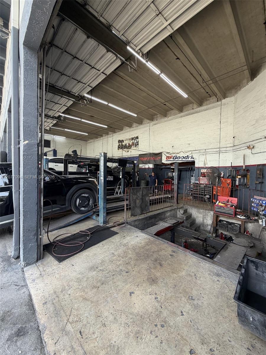 Established Tire/mechanic Shop Property Photo 16