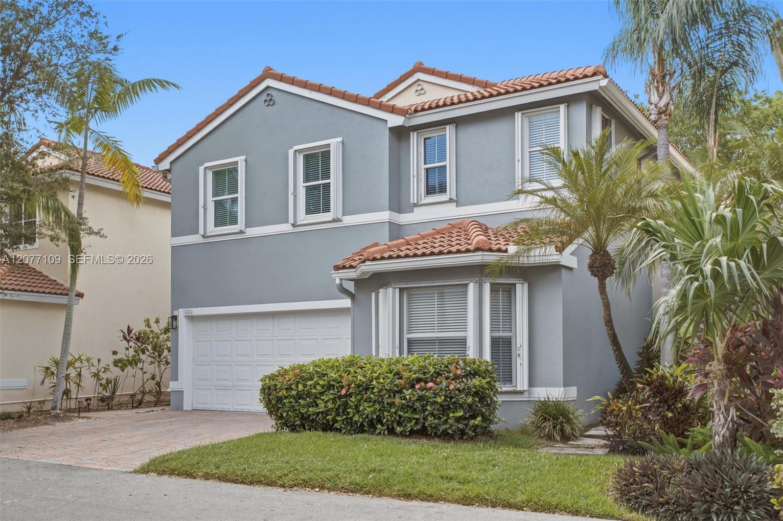 1880 Sweetbay Way Property Photo 2