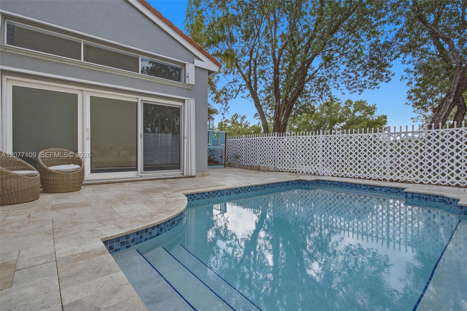 1880 Sweetbay Way Property Photo 4