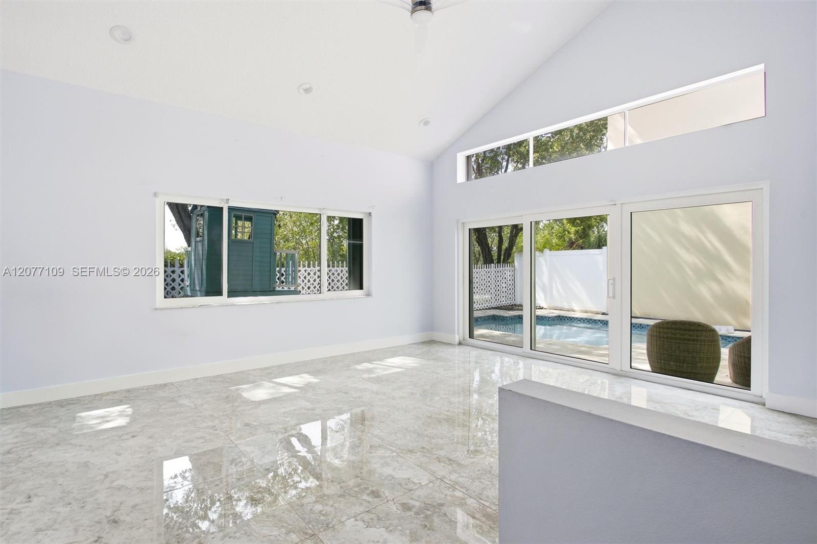 1880 Sweetbay Way Property Photo 8