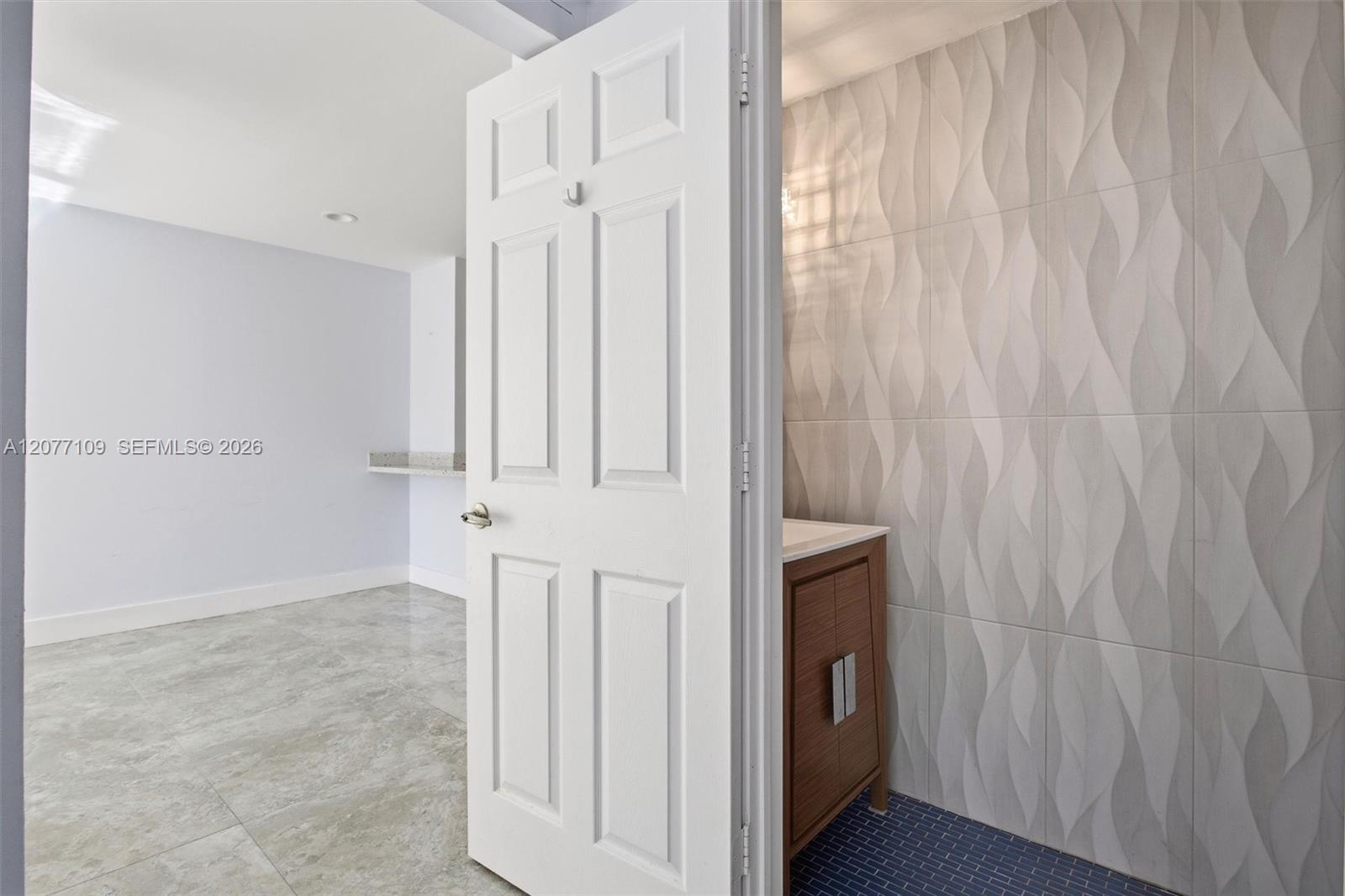 1880 Sweetbay Way Property Photo 10