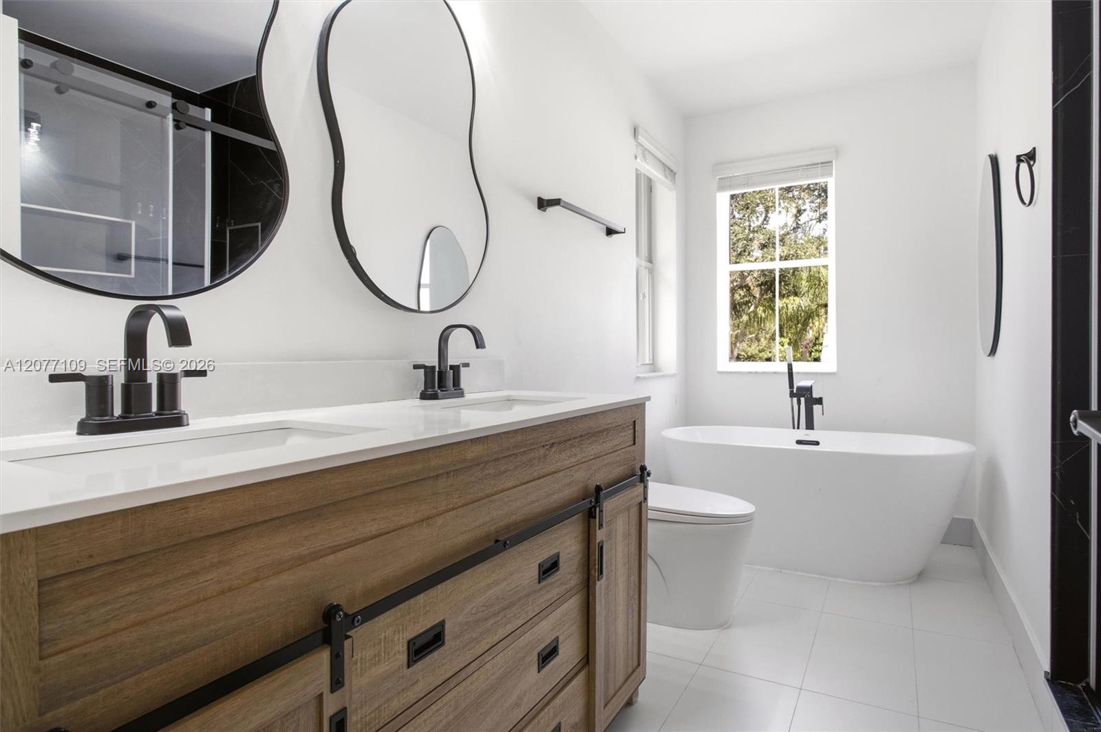 1880 Sweetbay Way Property Photo 24