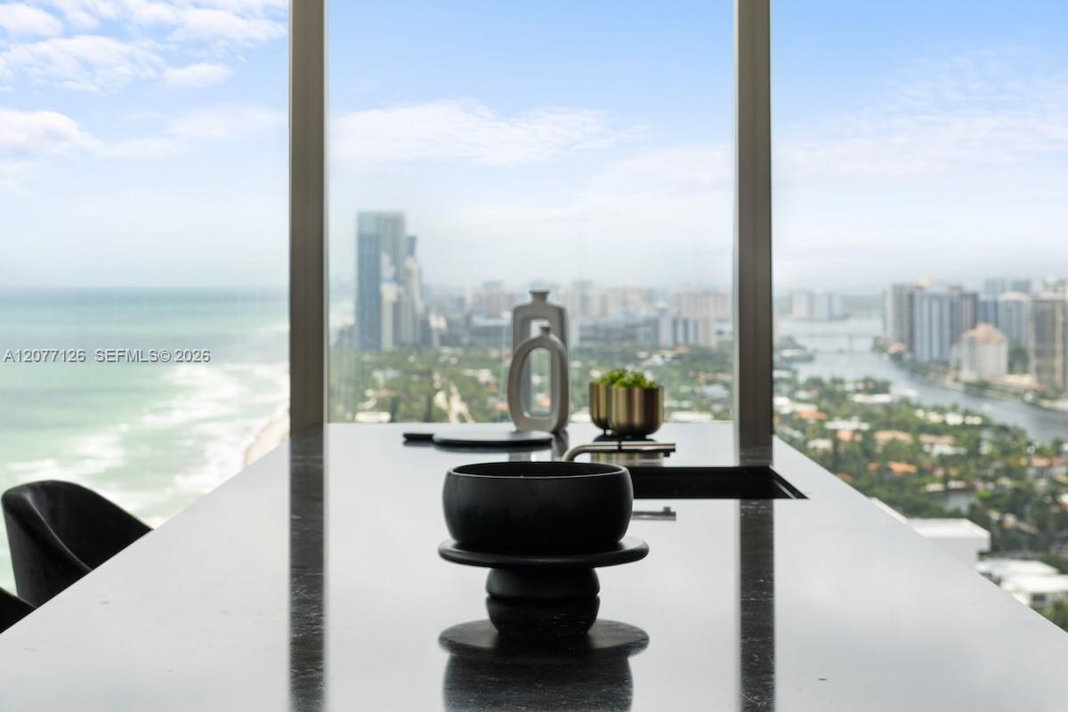 2000 S Ocean Drive 31b Property Photo 7