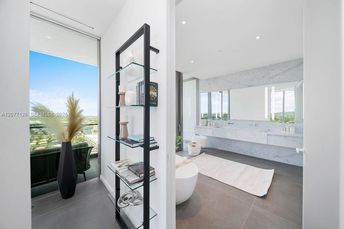 2000 S Ocean Drive 31b Property Photo 12