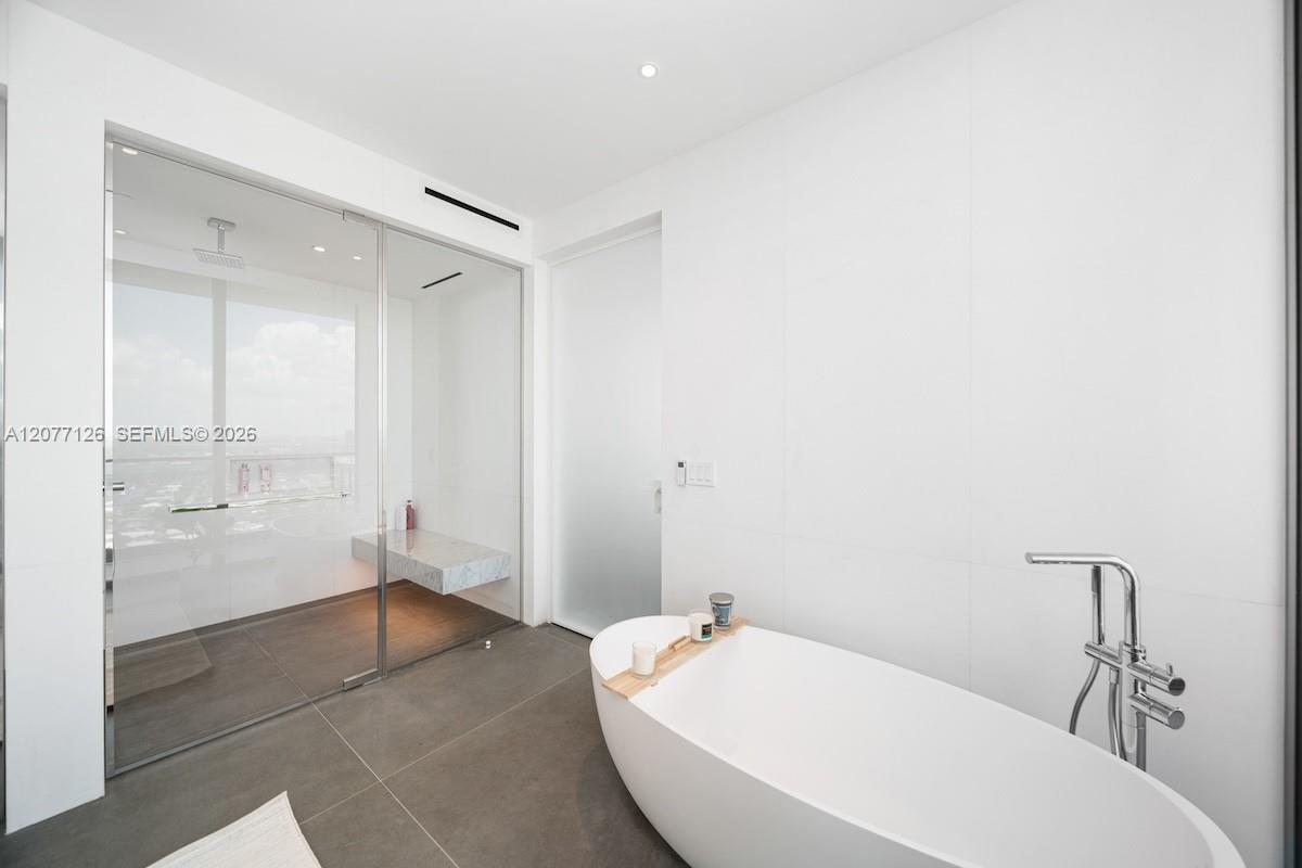 2000 S Ocean Drive 31b Property Photo 15
