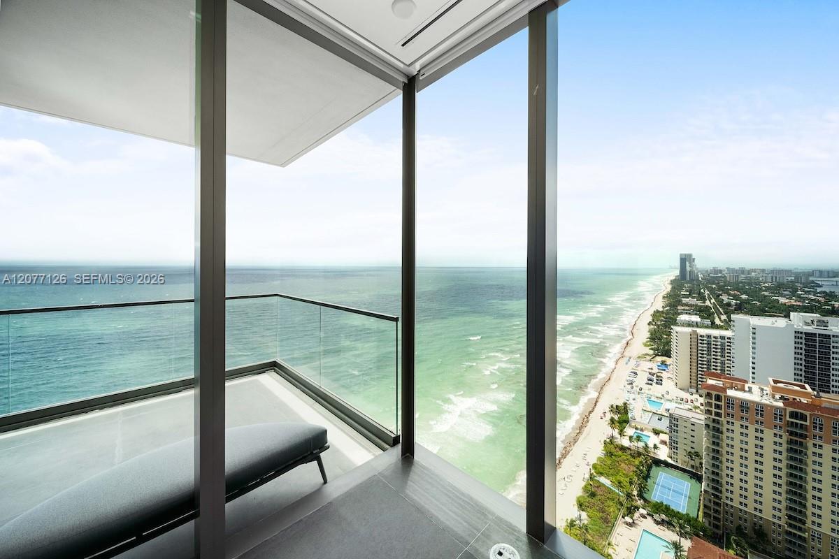 2000 S Ocean Drive 31b Property Photo 32