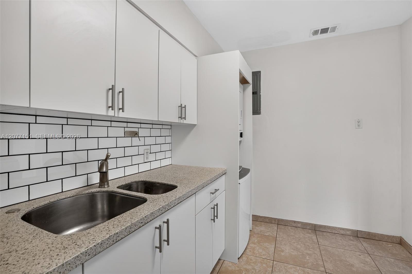 A12077151 Property Photo 15