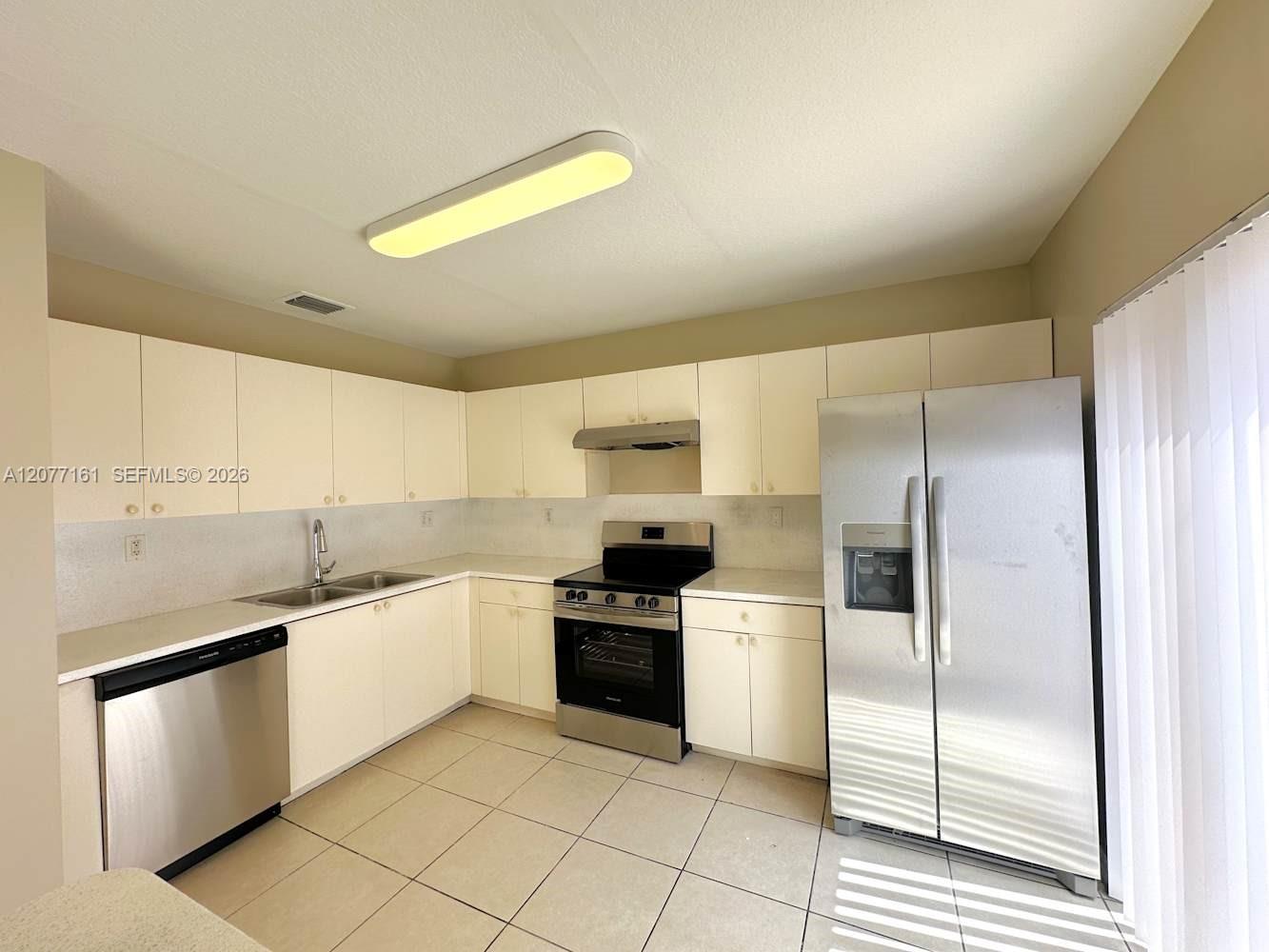 A12077161 Property Photo 4