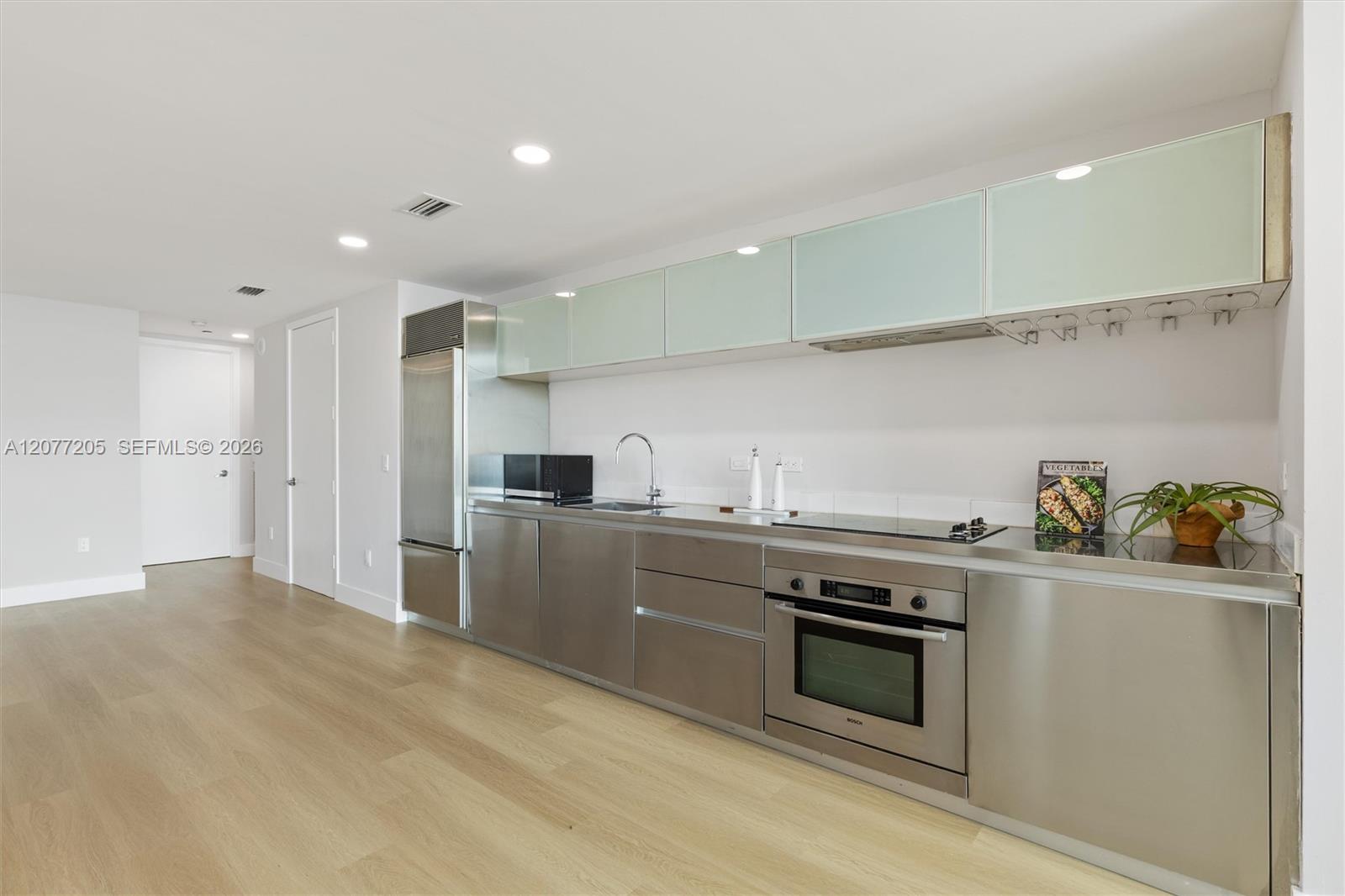 1040 Biscayne Boulevard 3403 Property Photo 10