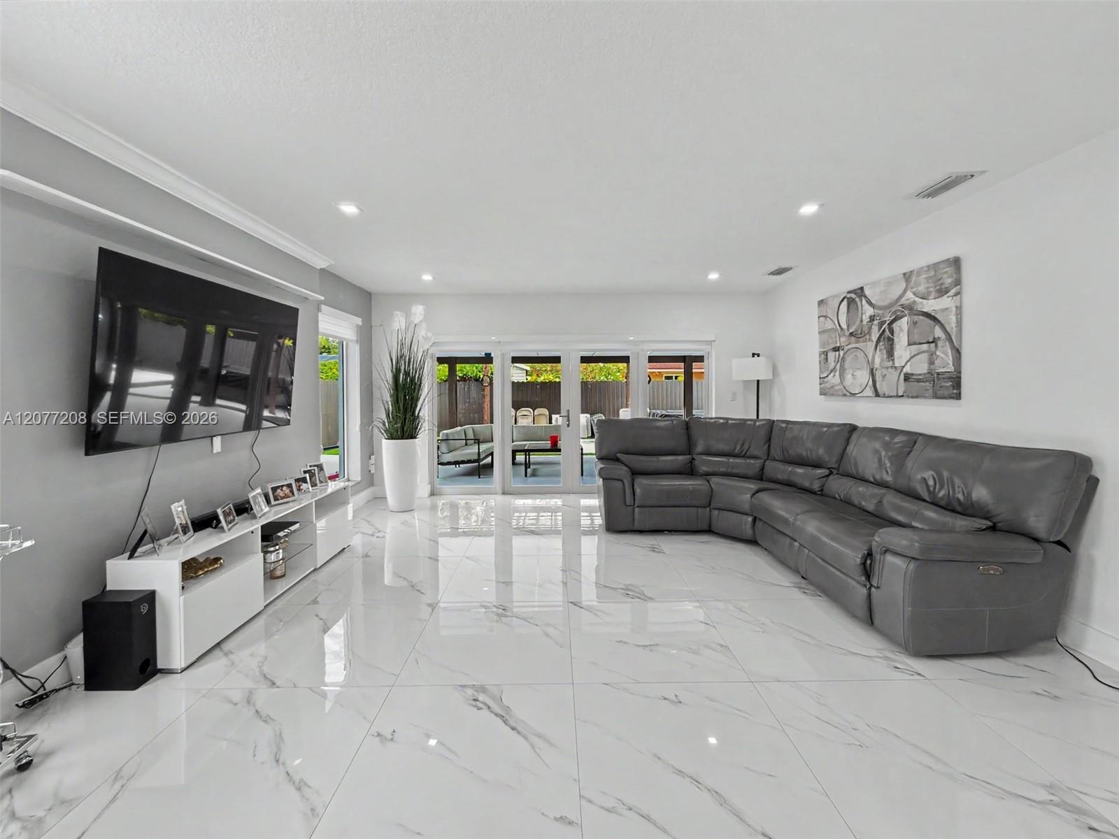 14111 Sw 75th Street Property Photo 5