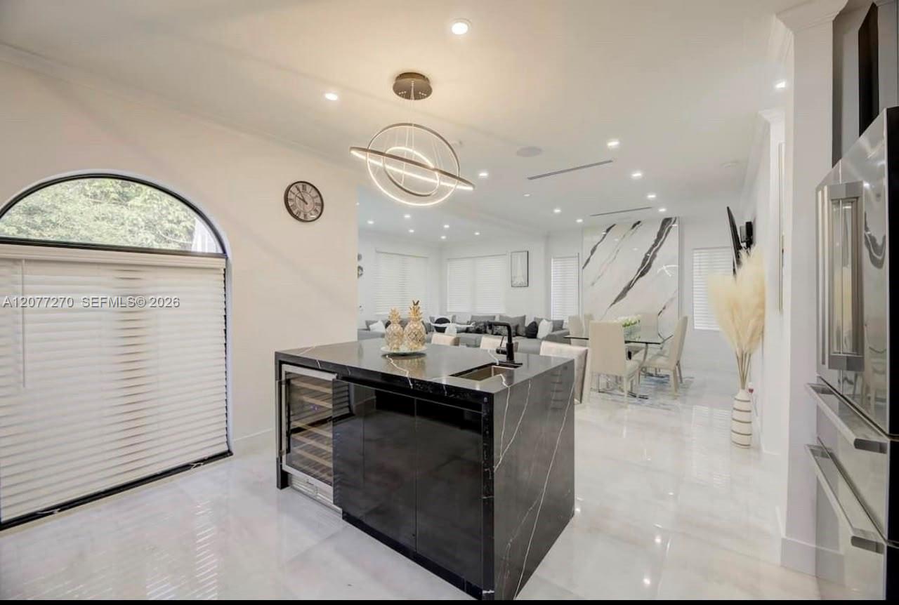 52 Ne 47th Street Property Photo 7