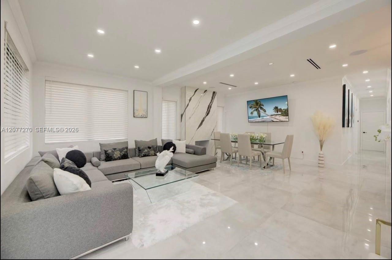 52 Ne 47th Street Property Photo 9