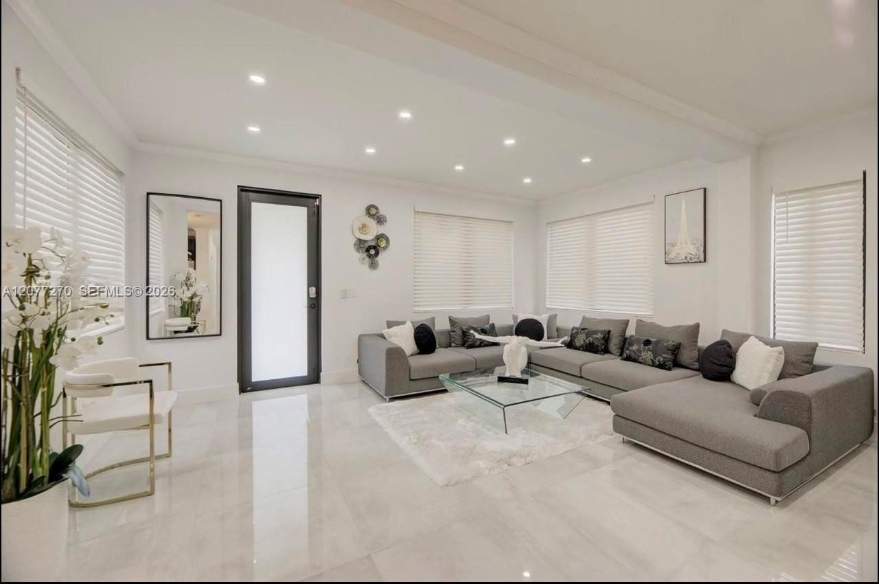 52 Ne 47th Street Property Photo 10