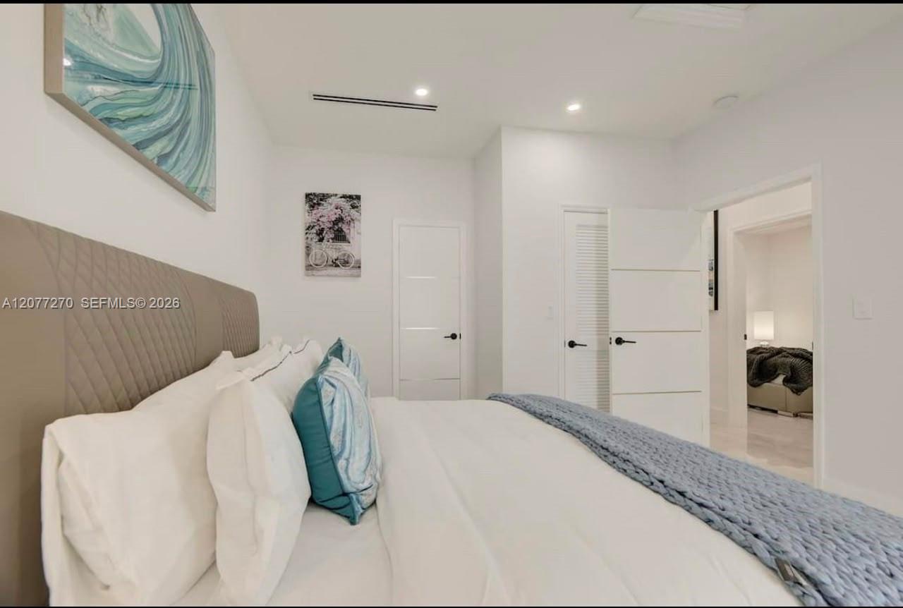 52 Ne 47th Street Property Photo 12