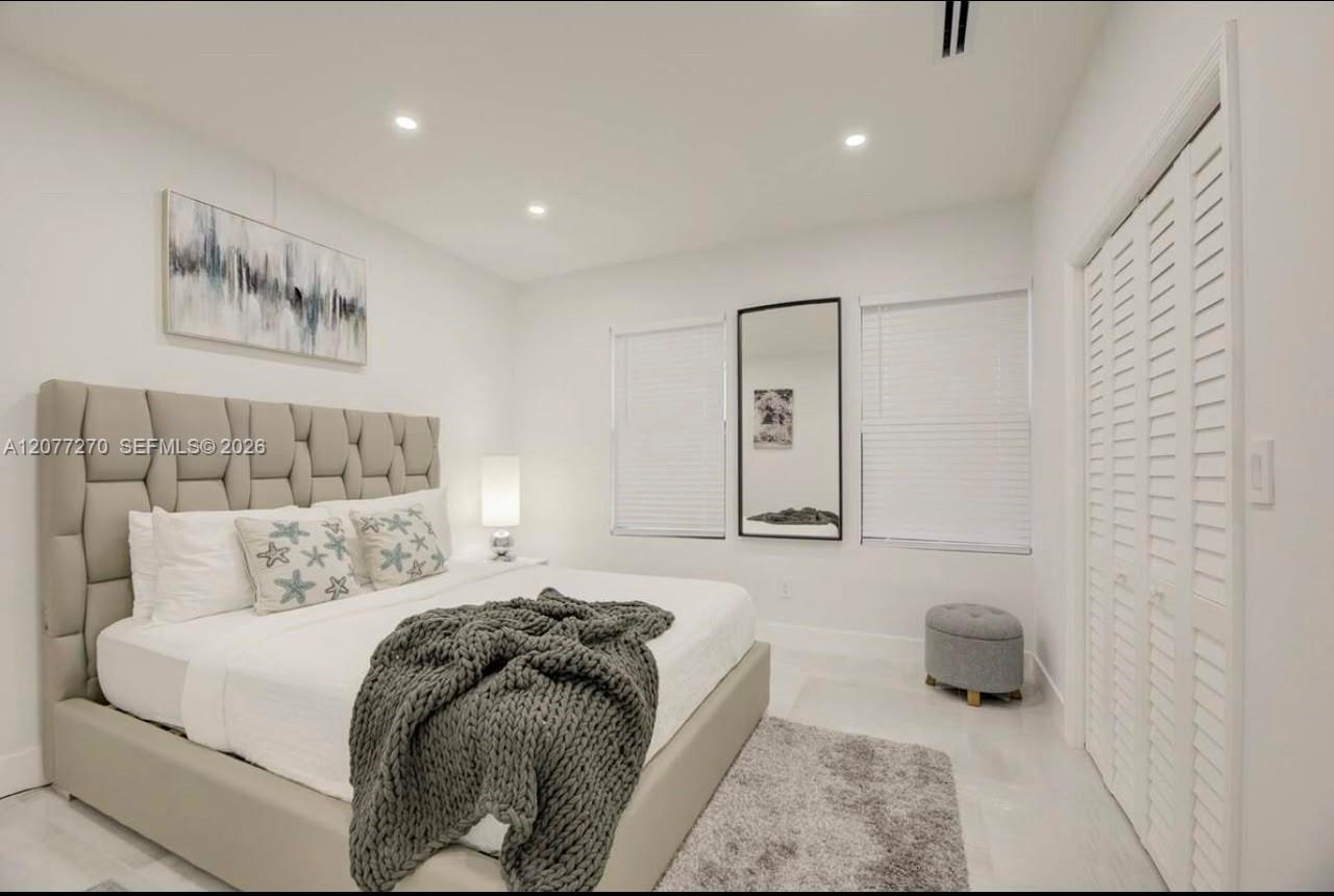 52 Ne 47th Street Property Photo 14