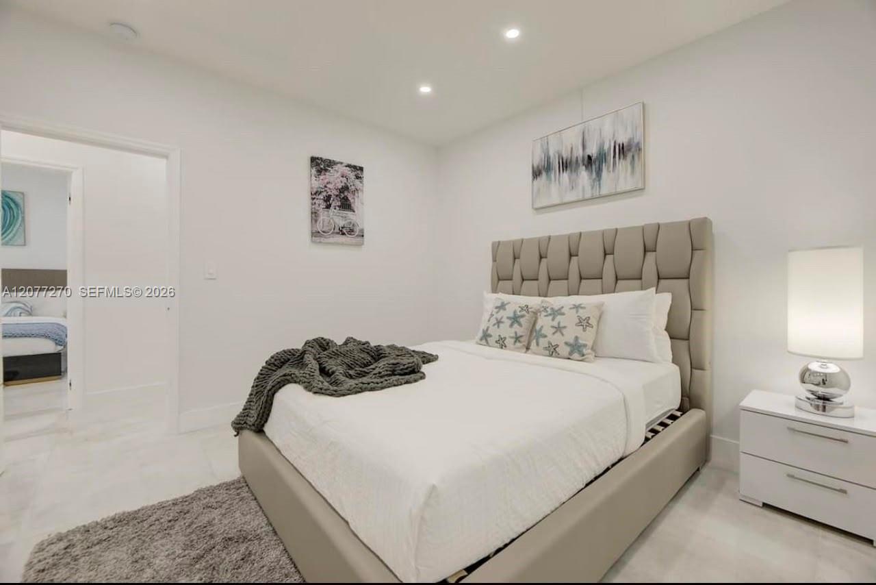 52 Ne 47th Street Property Photo 15
