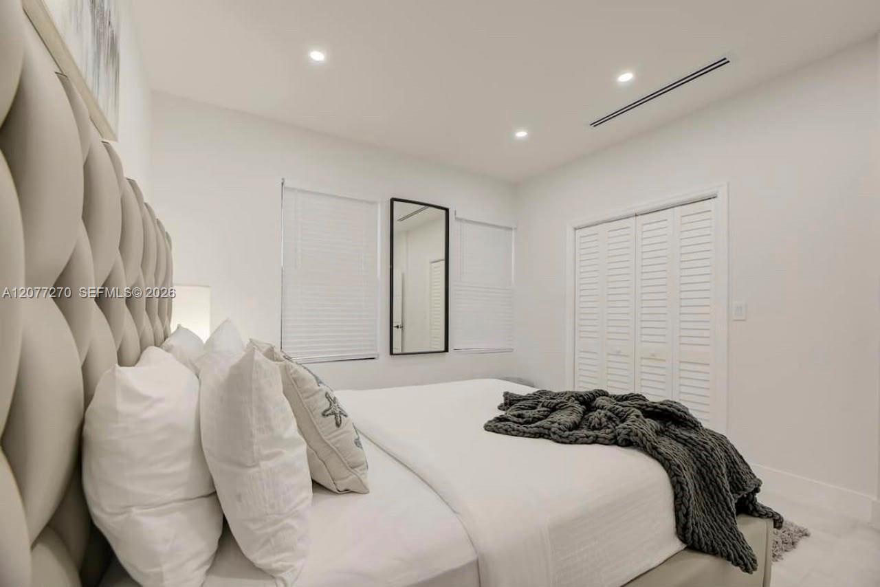 52 Ne 47th Street Property Photo 16