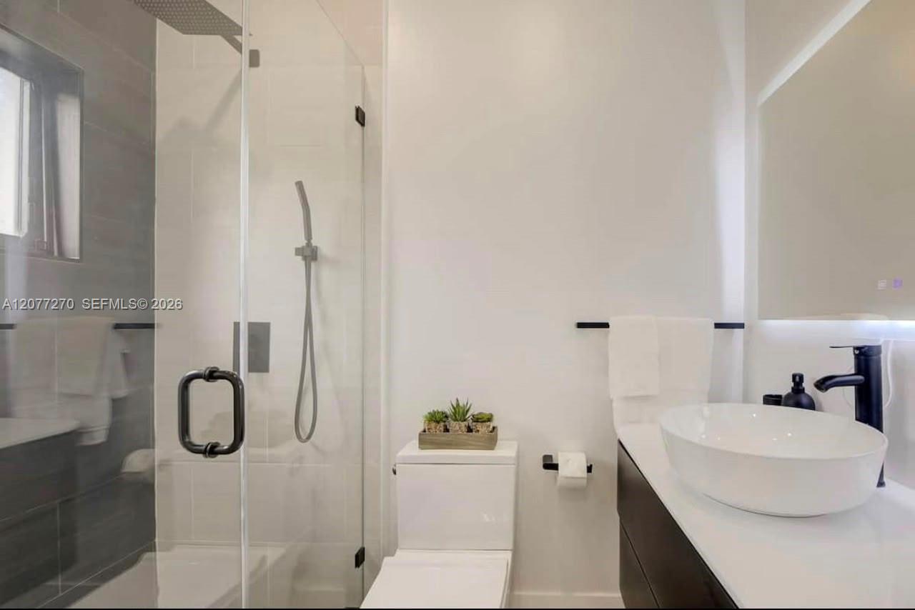 52 Ne 47th Street Property Photo 17