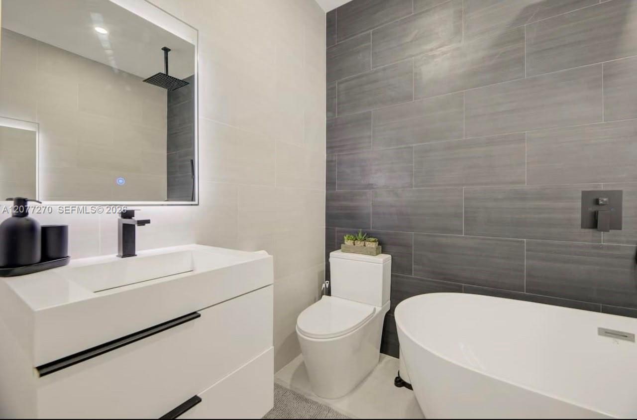 52 Ne 47th Street Property Photo 33