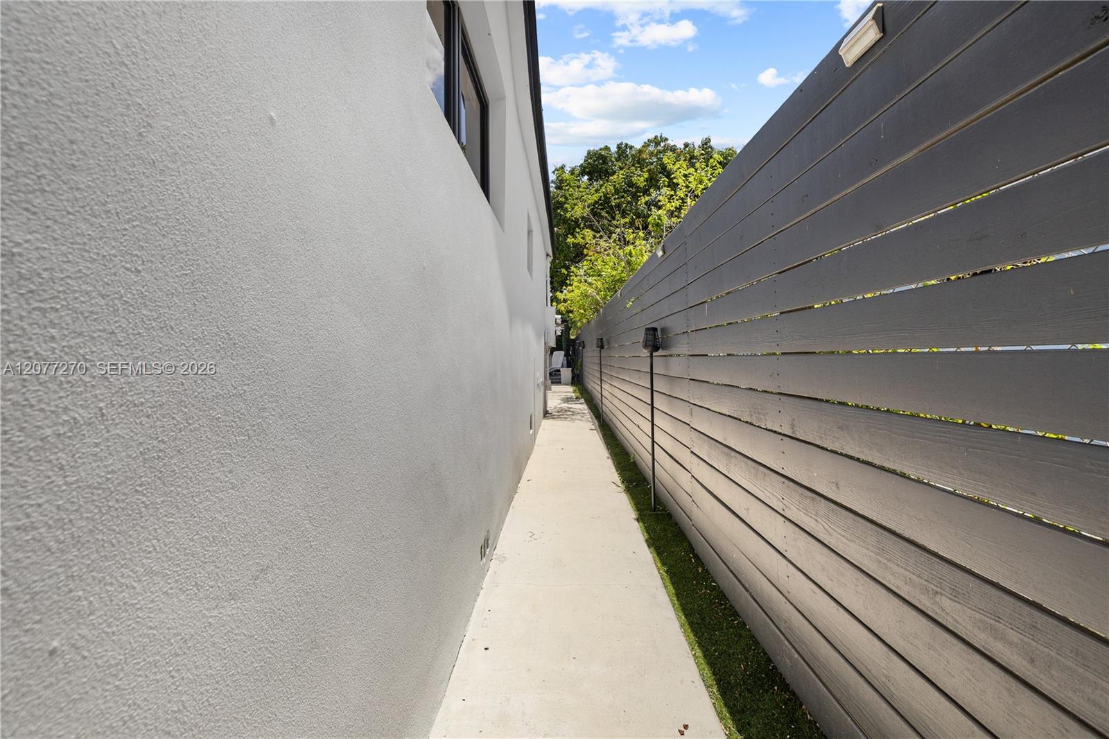 52 Ne 47th Street Property Photo 41