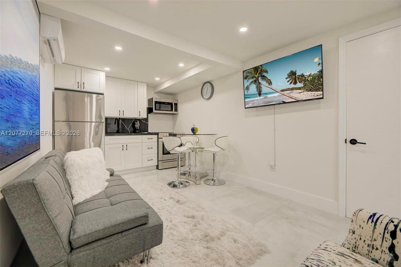 52 Ne 47th Street Property Photo 45