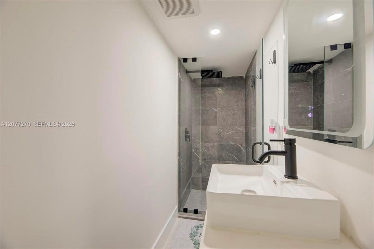 52 Ne 47th Street Property Photo 49