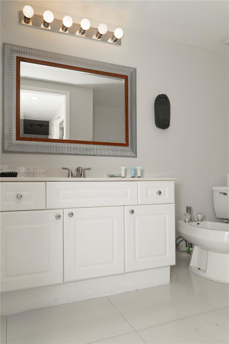 17050 N Bay Road 406 Property Photo 21