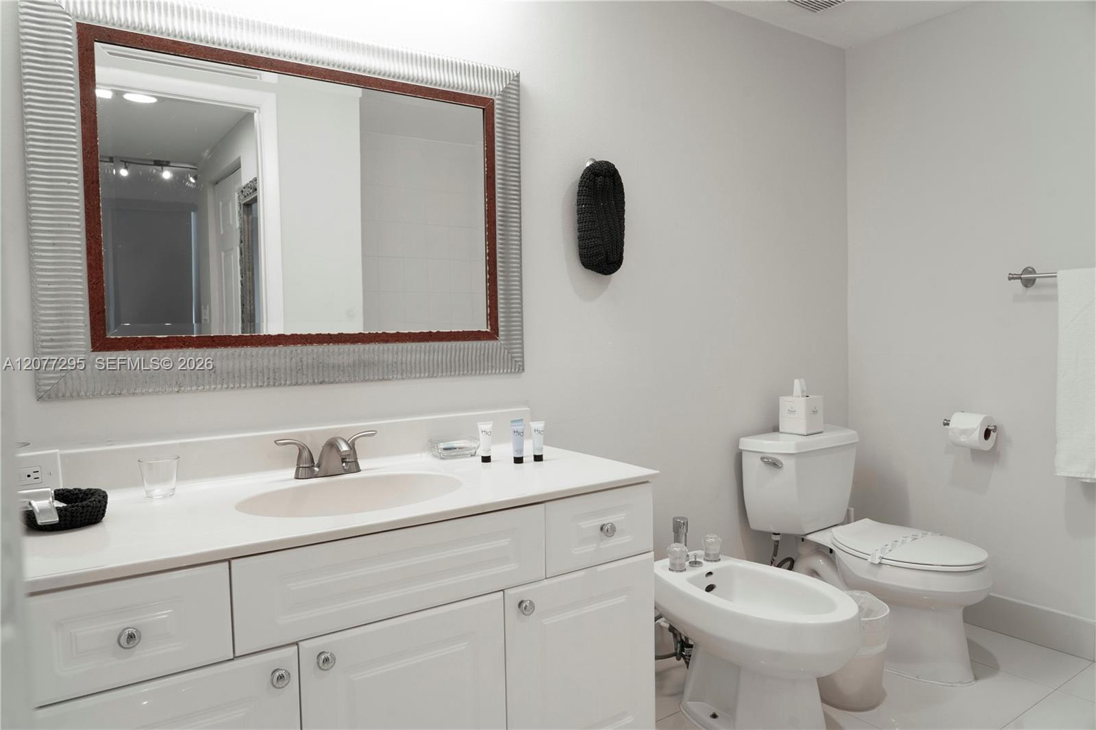 17050 N Bay Road 406 Property Photo 22