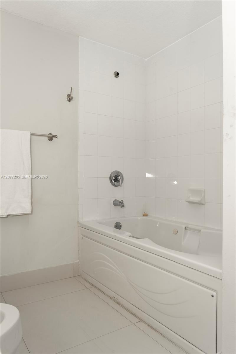 17050 N Bay Road 406 Property Photo 24
