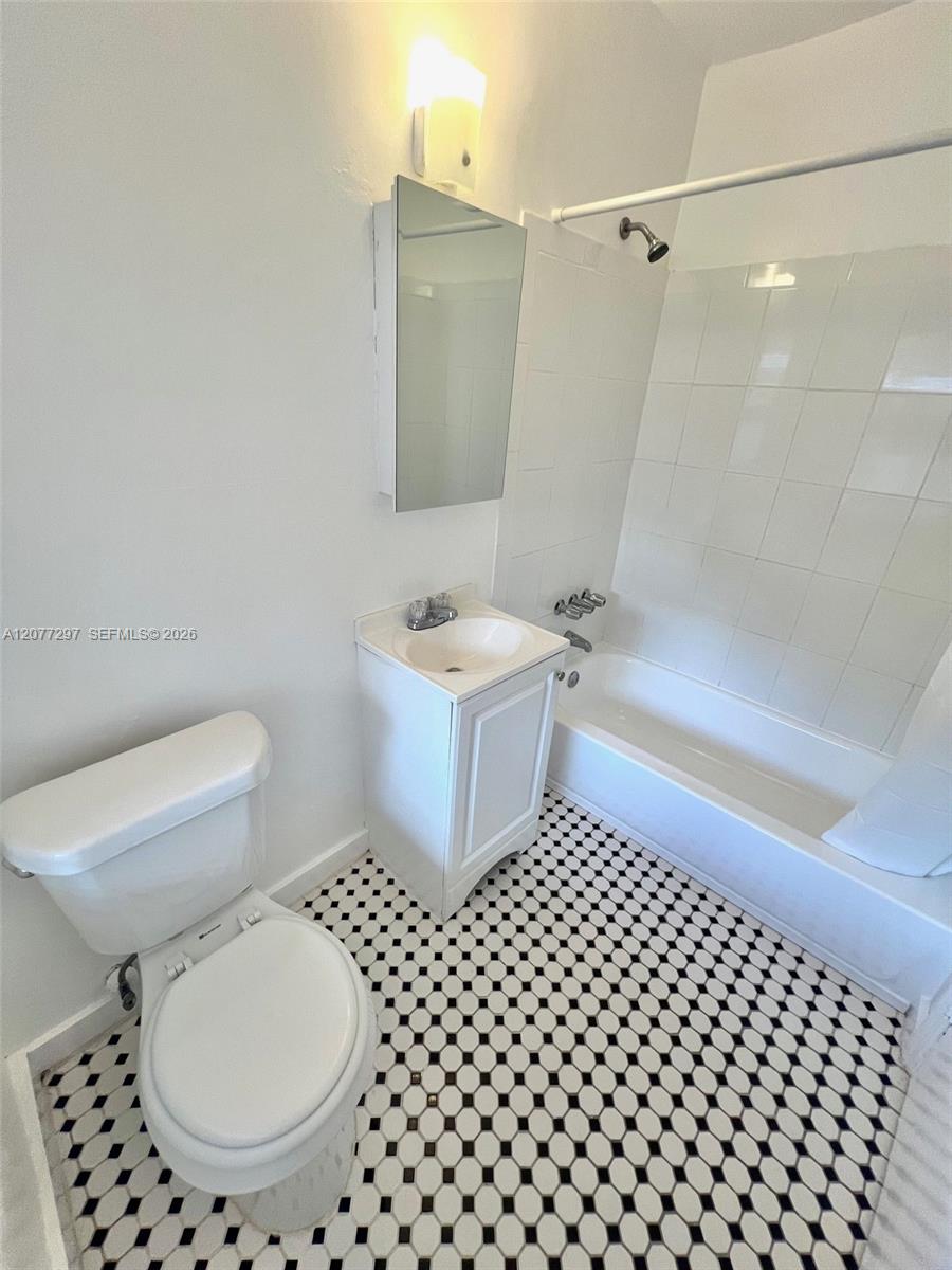 700 Ne 85th Street 14 Property Photo 4