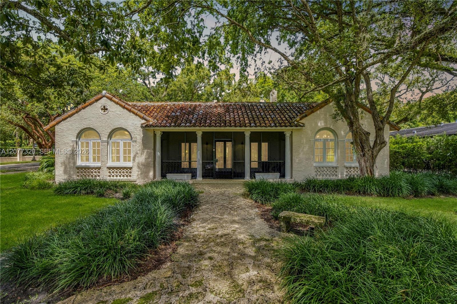 665 N Greenway Drive Property Photo 1