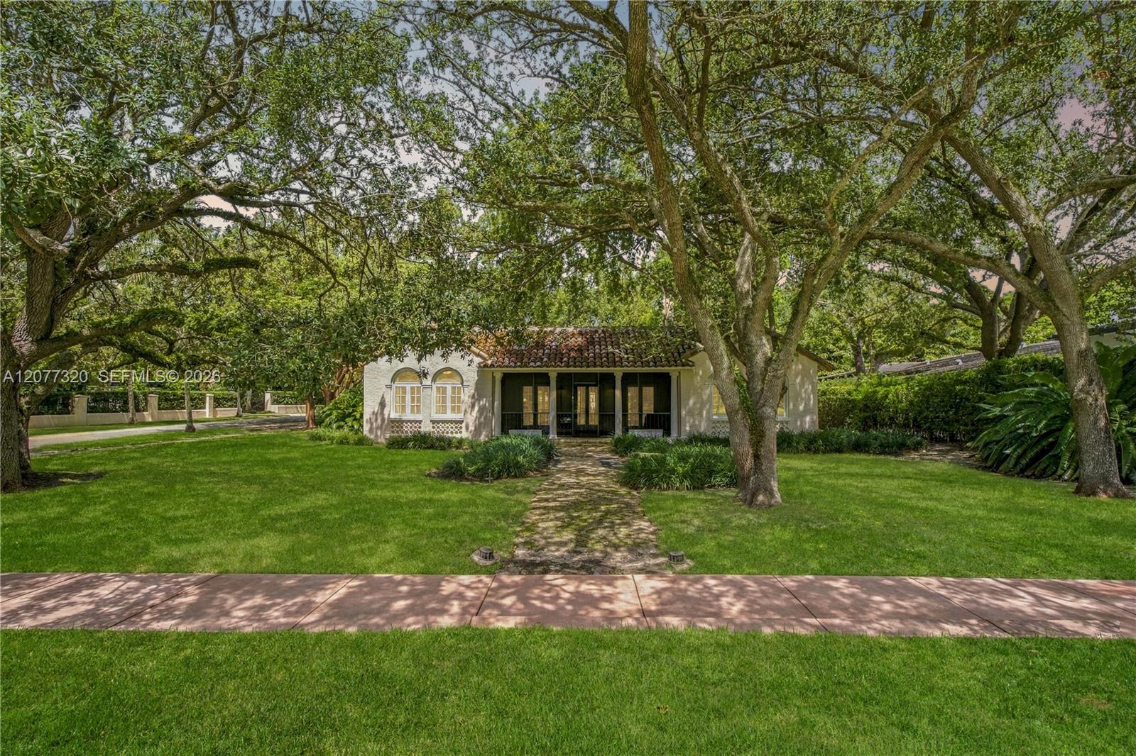 665 N Greenway Drive Property Photo 3