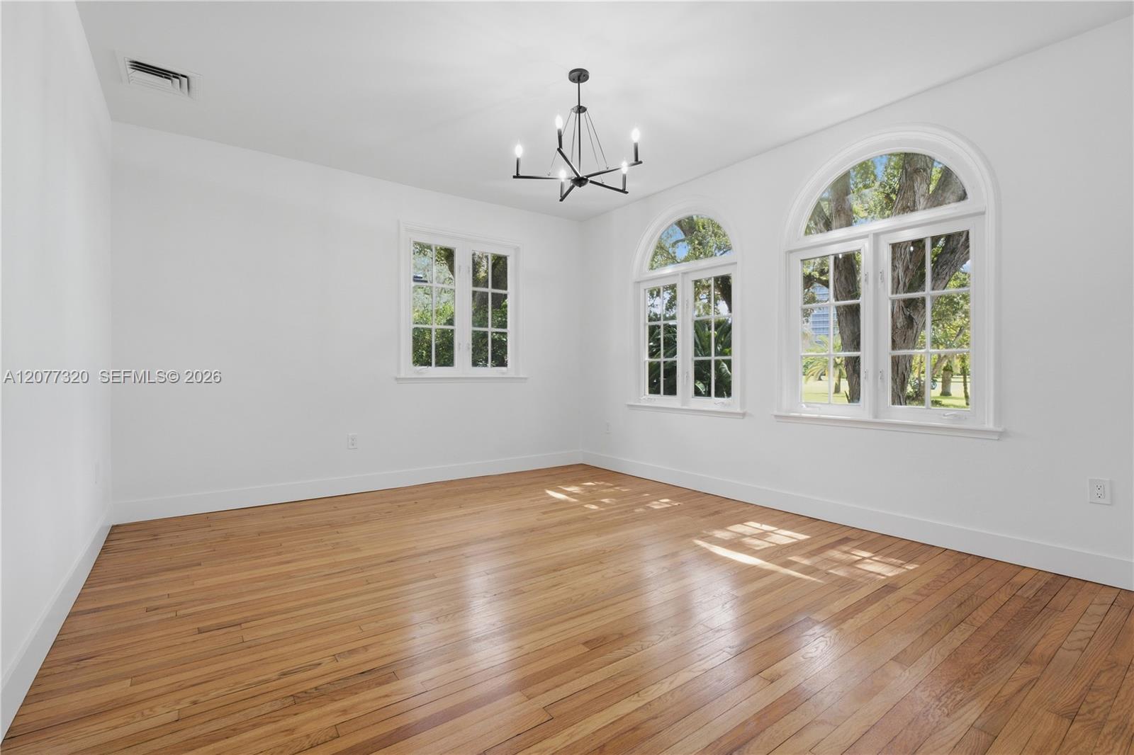 665 N Greenway Drive Property Photo 22