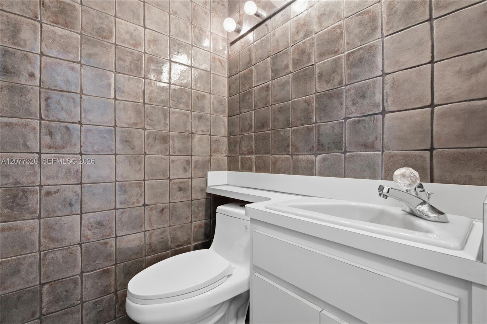 665 N Greenway Drive Property Photo 27