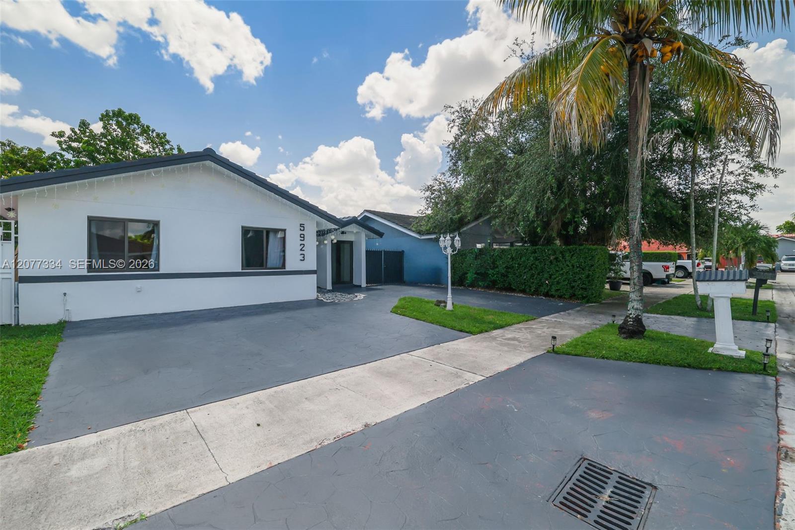 5923 Sw 147th Place Property Photo 3