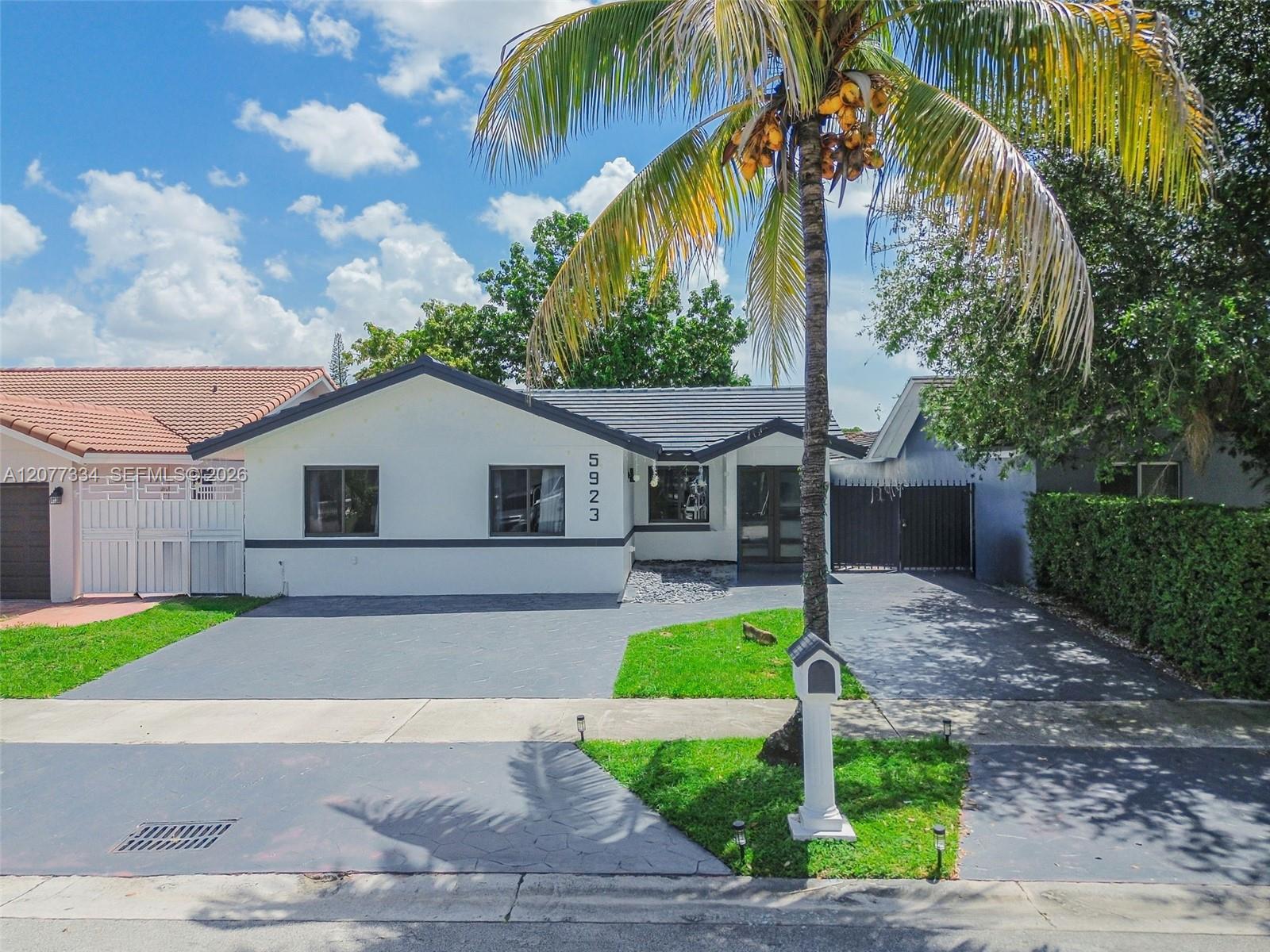 5923 Sw 147th Place Property Photo 4