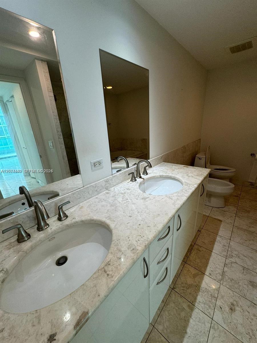1331 Brickell Bay Drive 1704 Property Photo 11