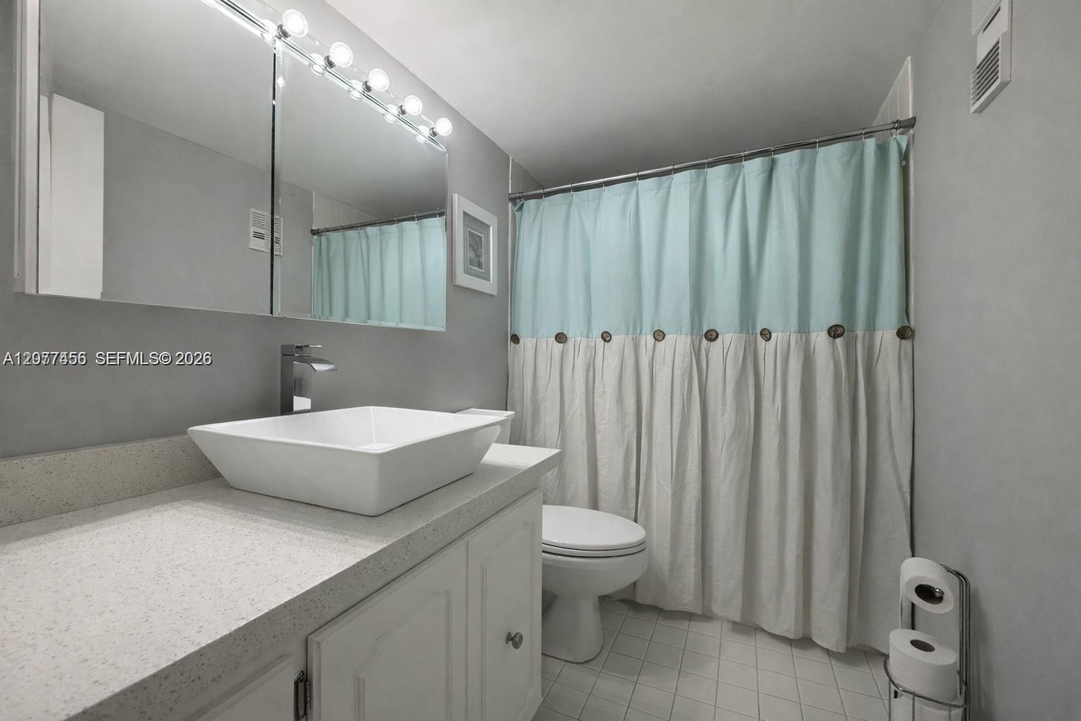 3910 Inverrary Boulevard 603-b Property Photo 5