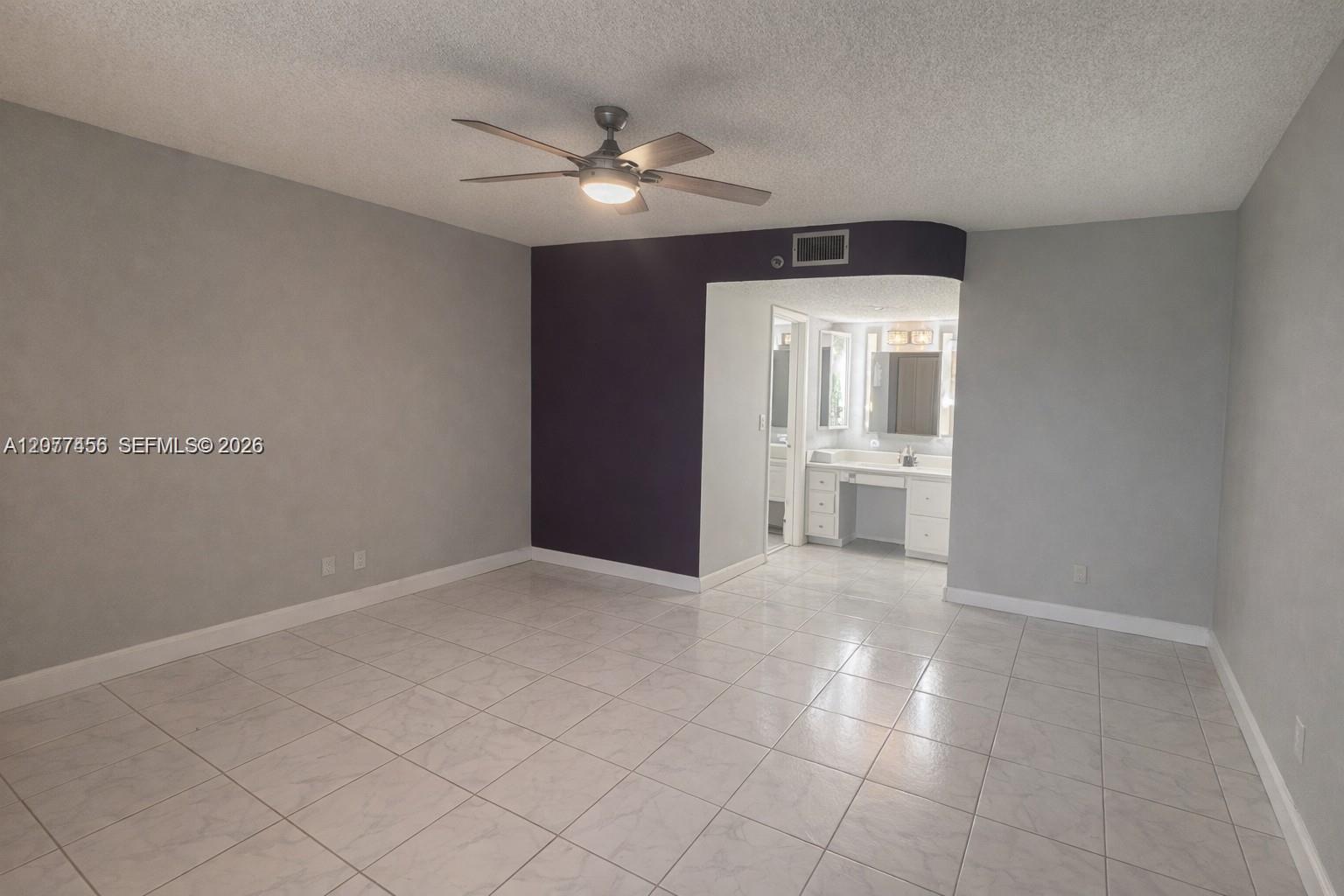 3910 Inverrary Boulevard 603-b Property Photo 8