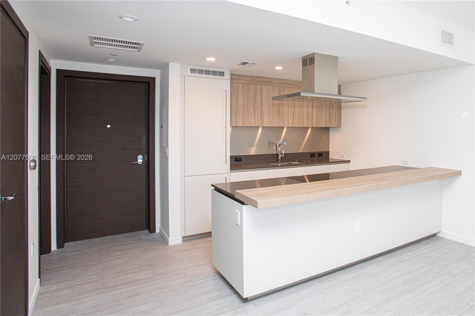 1000 Brickell Plaza 2610 Property Photo 2