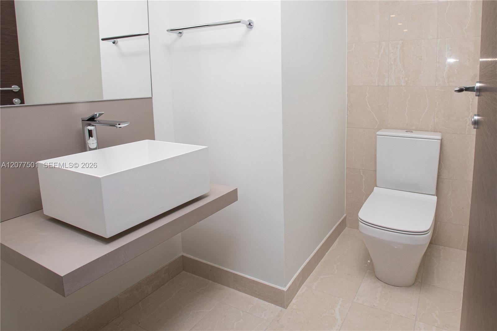 1000 Brickell Plaza 2610 Property Photo 4