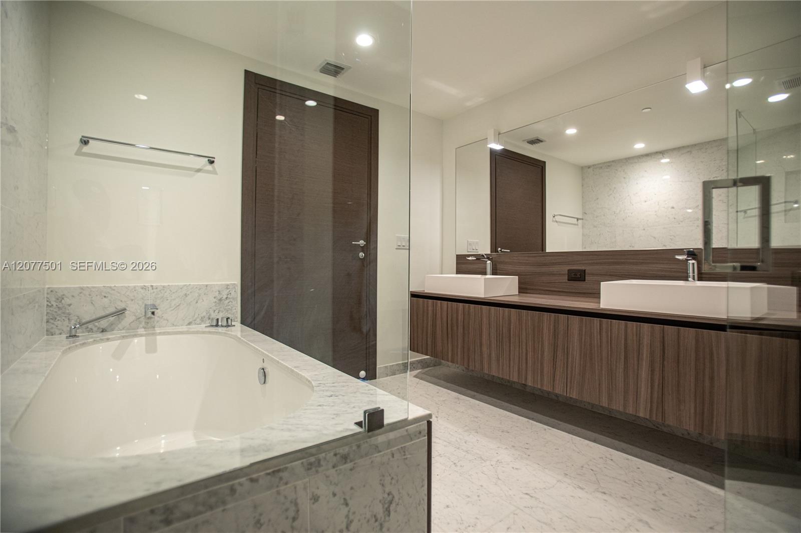 1000 Brickell Plaza 2610 Property Photo 7