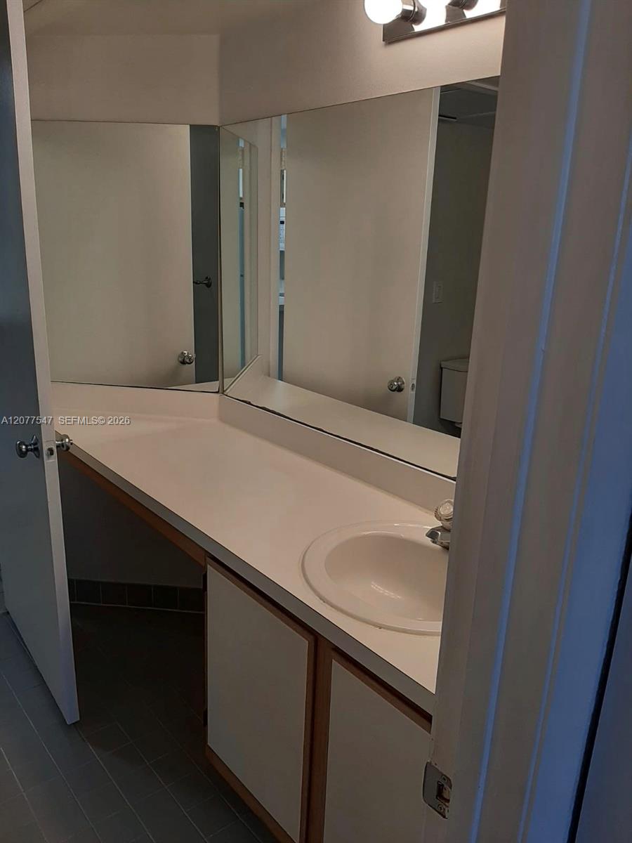 2881 N Oakland Forest Drive 103 Property Photo 13