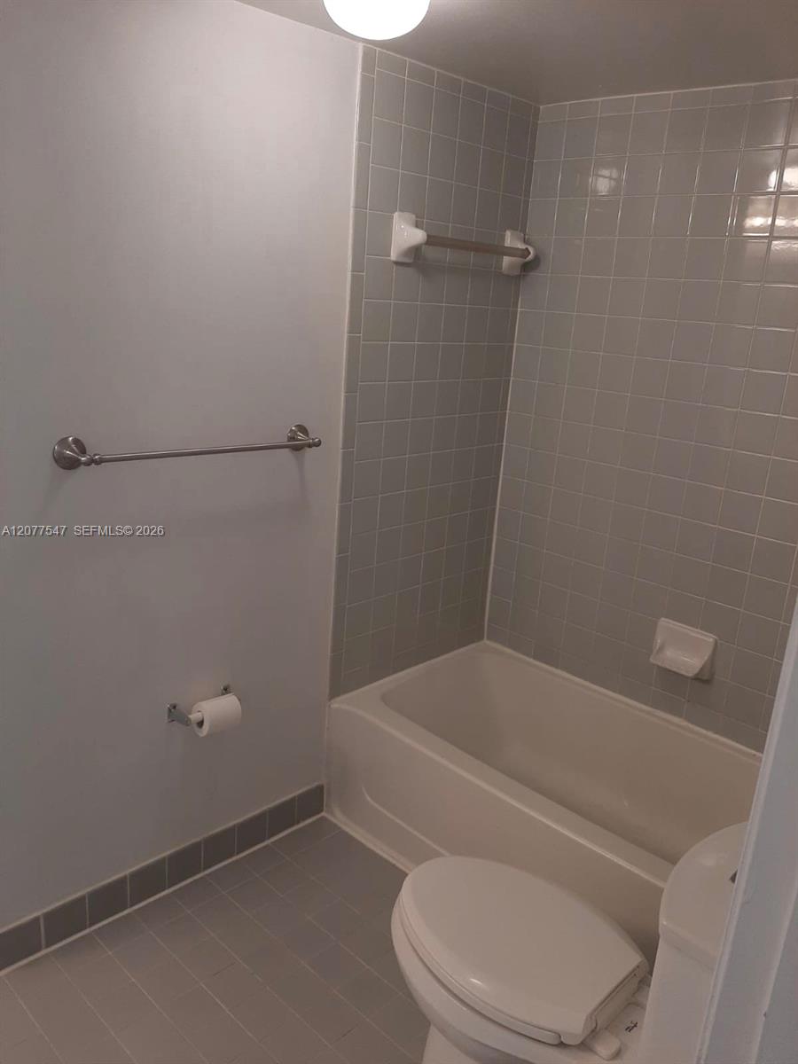 2881 N Oakland Forest Drive 103 Property Photo 14