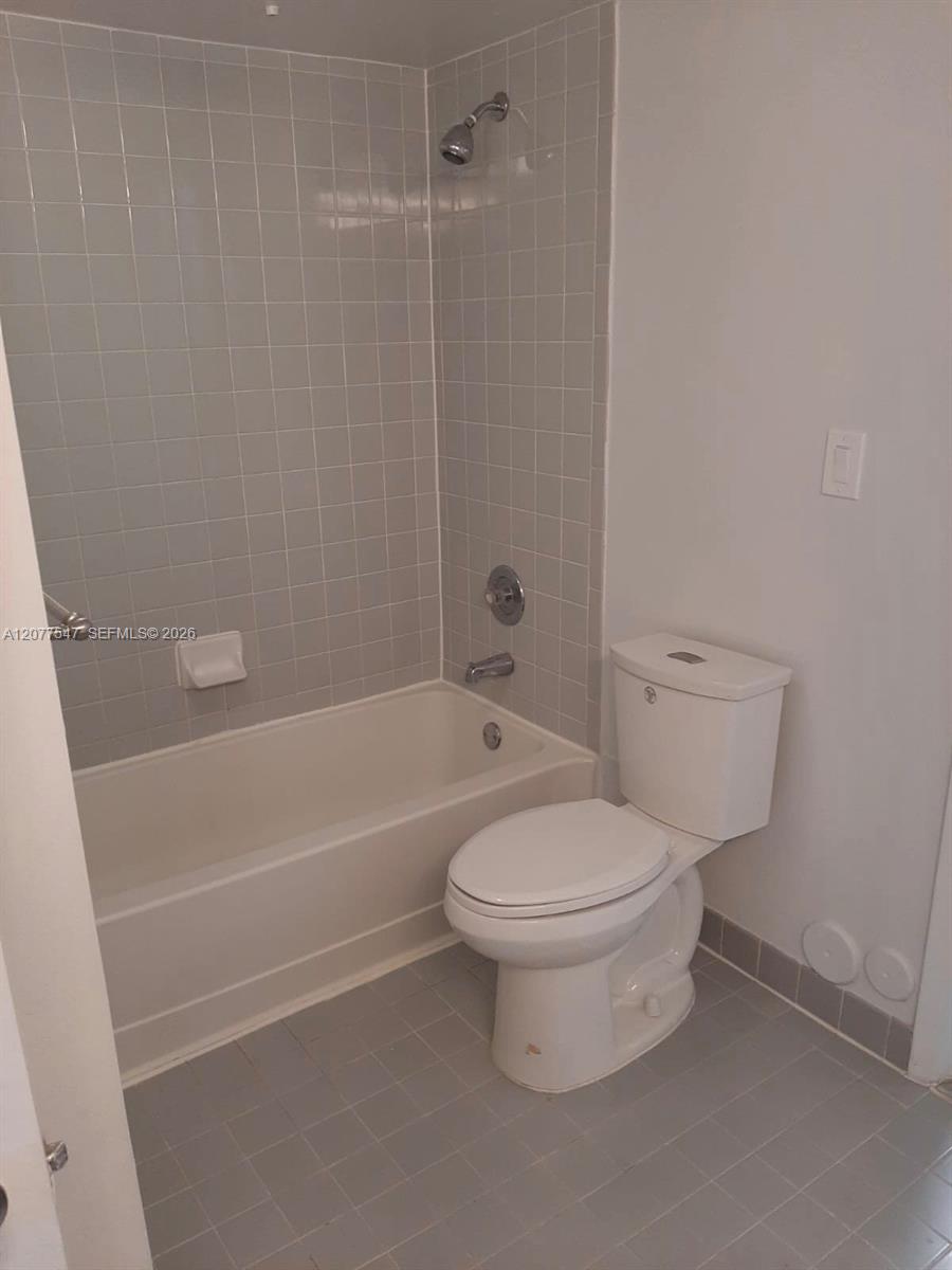 2881 N Oakland Forest Drive 103 Property Photo 15