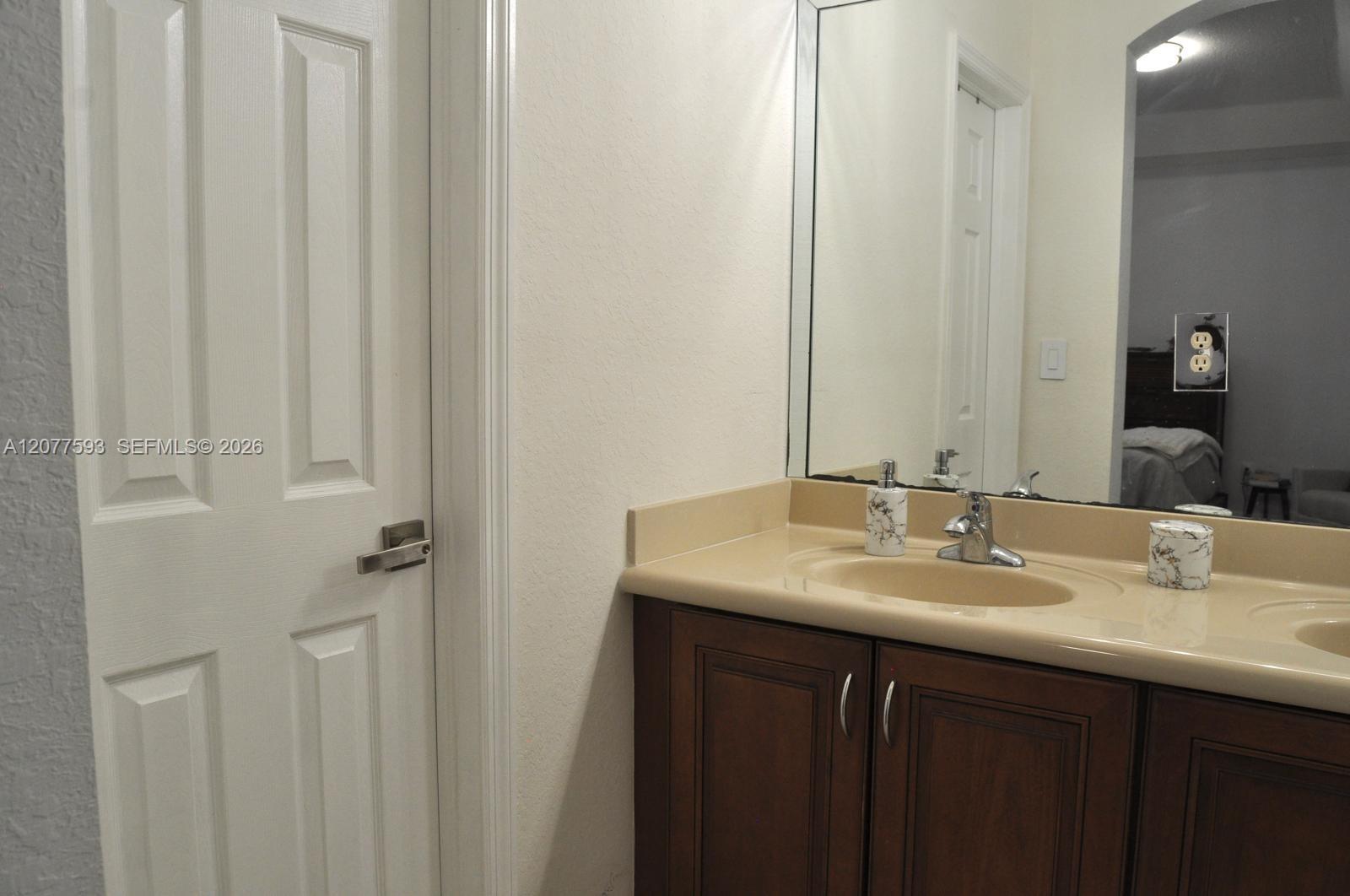 7940 Nw 108th Place Property Photo 32