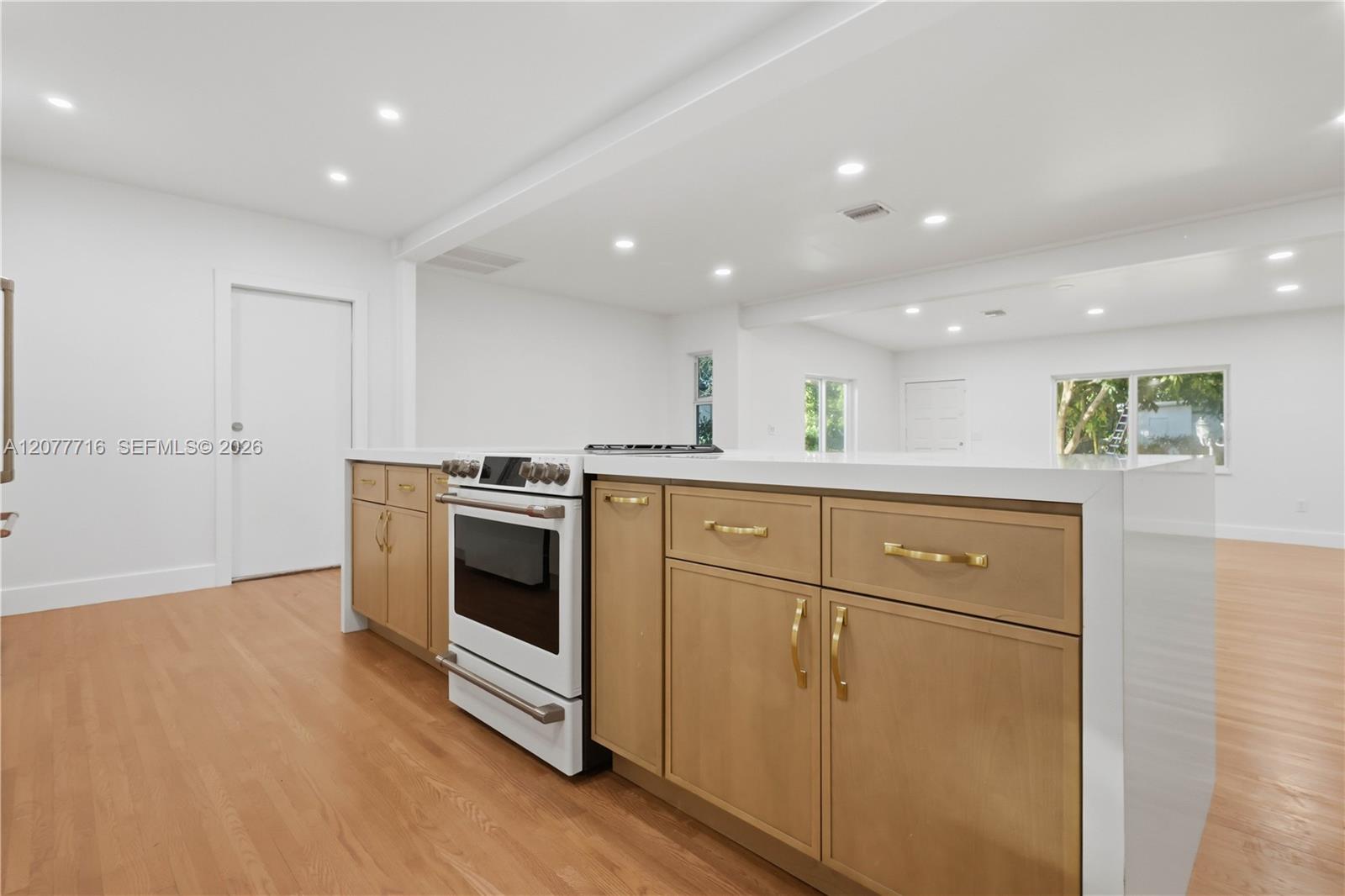 13040 N Miami Avenue Property Photo 8