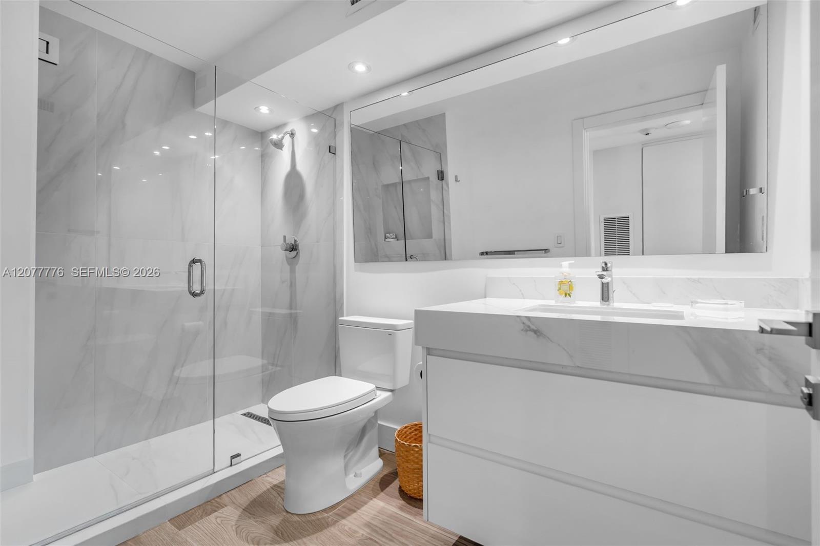 607 Ocean Drive 10k Property Photo 25